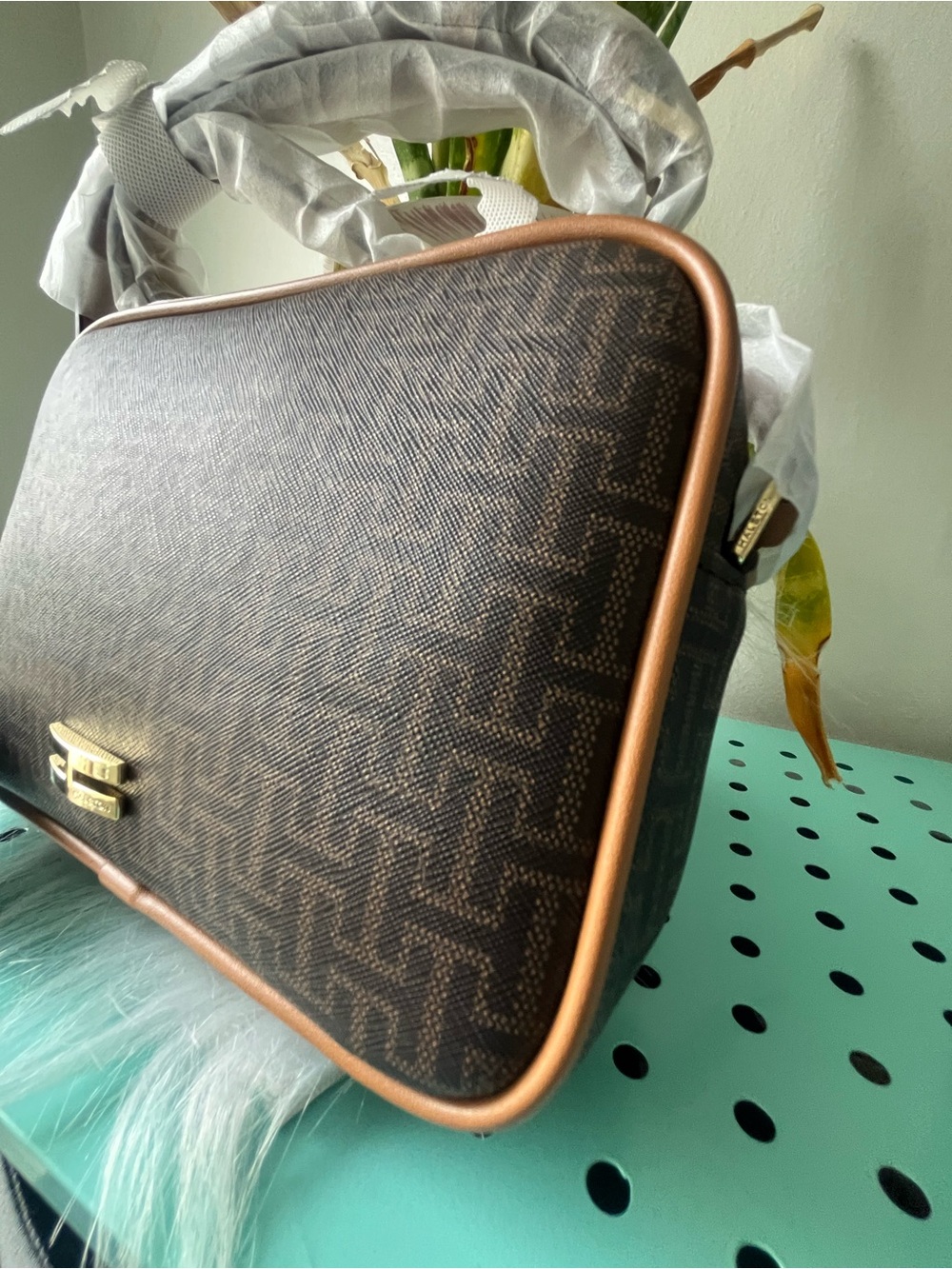 HALSTON $128 retail NWT Clara Signature Logo Top Zip Crossbody in Brown/Oak. 🤎 - Picture 3 of 9